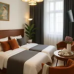 Cozy - Elevator - Self Check-in - Center Apartman