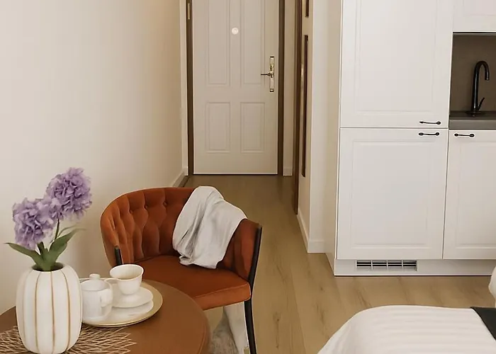 Cozy - Elevator - Self Check-in - Center Daire